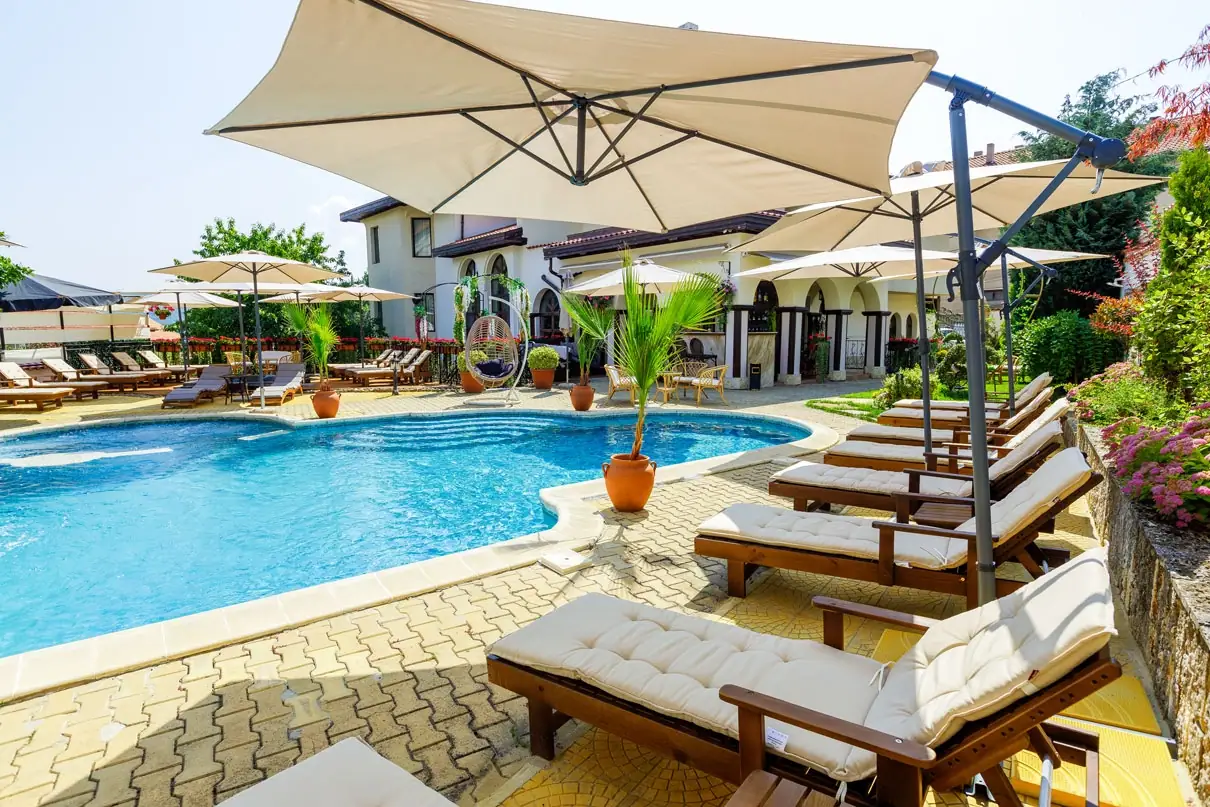 Вътрешен басейн с минерална вода – Hotel Heaven