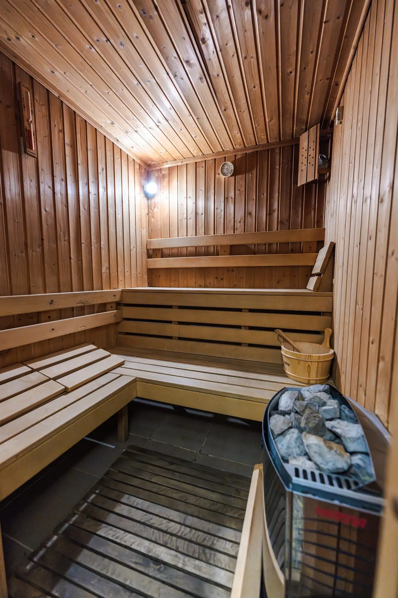 Зона за релакс – басейн, сауна и парна баня в Hotel Heaven